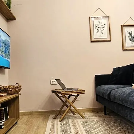 Nuci's Place Апартаменты Тирана