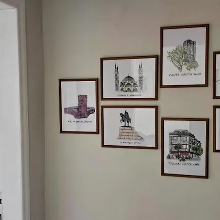 Nuci's Place Тирана