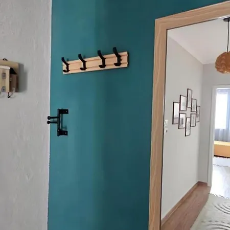 Nuçi's Place * Tiran