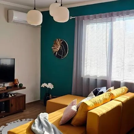 Nuci's Place Tirana