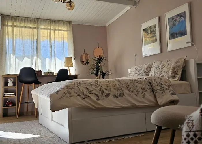 Nuci's Place - The Signature Collection * ティラナ