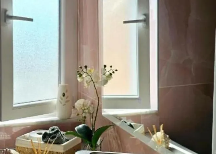 Nuci's Place - The Signature Collection ティラナ